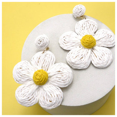 Raffia Daisy Earrings White